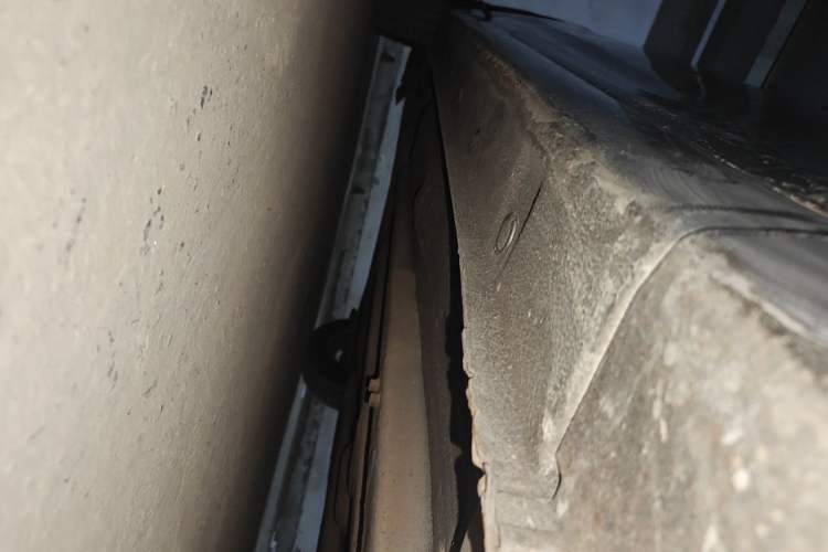 Used Hyundai Verna (older generation) 2010 Sedan 1.4L Manual Comfort GS Chassis Front Right