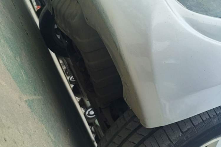 Used Hyundai Verna (older generation) 2010 Sedan 1.4L Manual Comfort GS Chassis Front