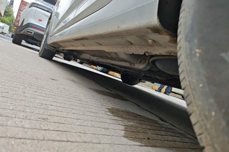 Used Hyundai Verna (older generation) 2010 Sedan 1.4L Manual Comfort GS Chassis Rear Left