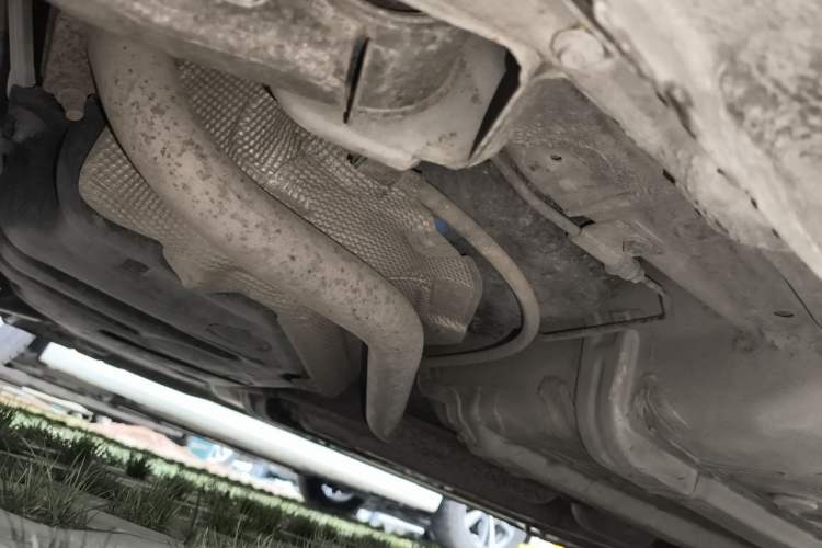 Used Hyundai Verna (older generation) 2010 Sedan 1.4L Manual Comfort GS Chassis Rear Right