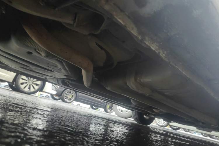 Used Hyundai Verna (older generation) 2010 Sedan 1.4L Manual Comfort GS Chassis Rear Right