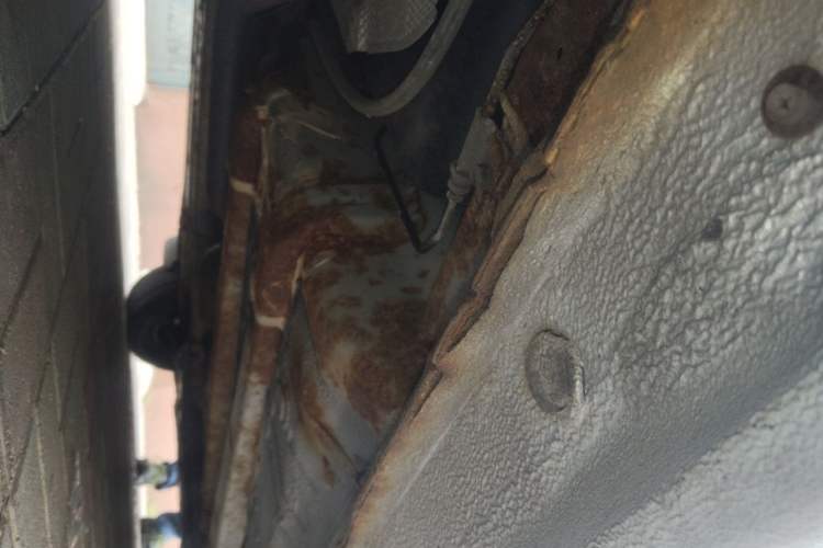 Used Hyundai Verna (older generation) 2010 Sedan 1.4L Manual Comfort GS Chassis Rear Right