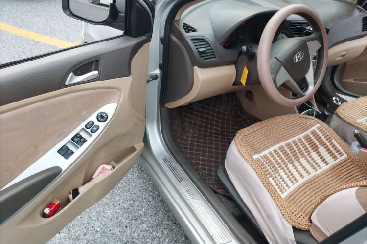 Used Hyundai Verna (older generation) 2010 Sedan 1.4L Manual Comfort GS Driver Seat