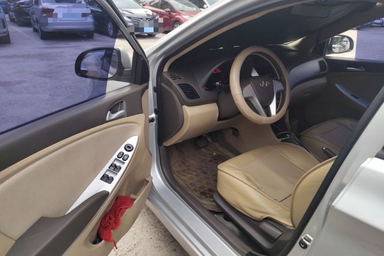 Used Hyundai Verna (older generation) 2010 Sedan 1.4L Automatic Comfort Model GS Driver Seat