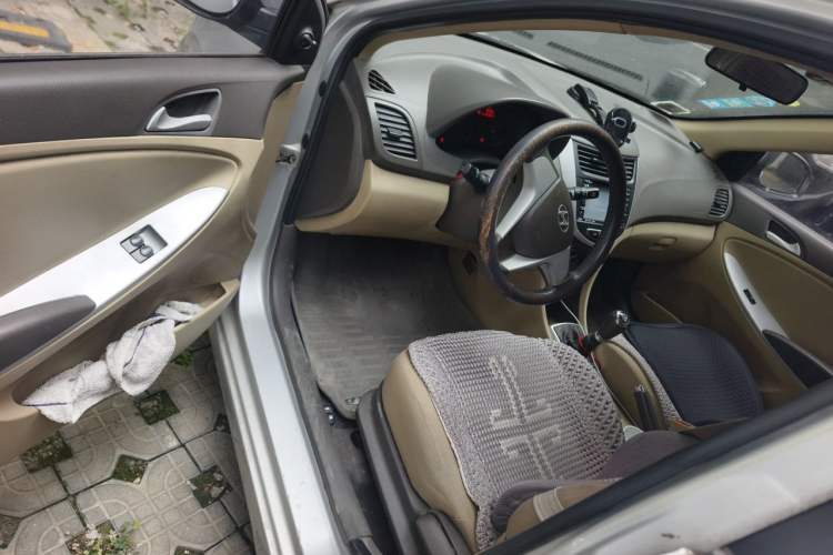 Used Hyundai Verna (older generation) 2010 Sedan 1.4L Manual Standard GL Model Driver Seat