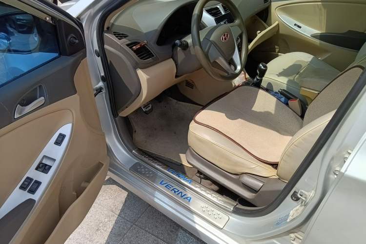 Used Hyundai Verna (older generation) 2010 Sedan 1.4L Manual Standard GL Model Driver Seat