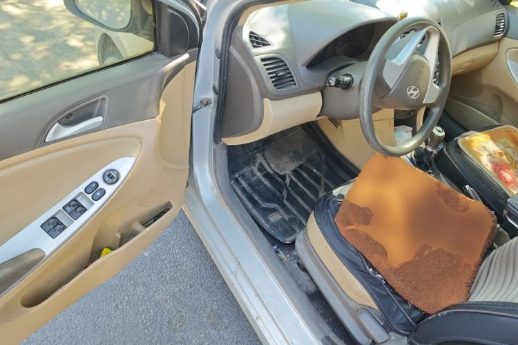 Used Hyundai Verna (older generation) 2010 Sedan 1.4L Manual Comfort GS Driver Seat