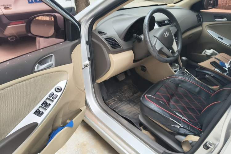 Used Hyundai Verna (older generation) 2010 Sedan 1.4L Automatic Comfort Model GS Driver Seat