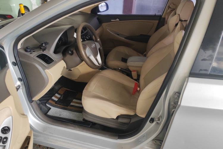 Used Hyundai Verna (older generation) 2010 Sedan 1.4L Automatic Comfort Model GS Driver Seat