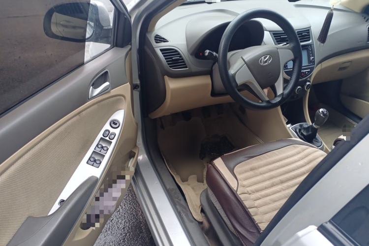 Used Hyundai Verna (older generation) 2010 Sedan 1.4L Manual Comfort GS Driver Seat