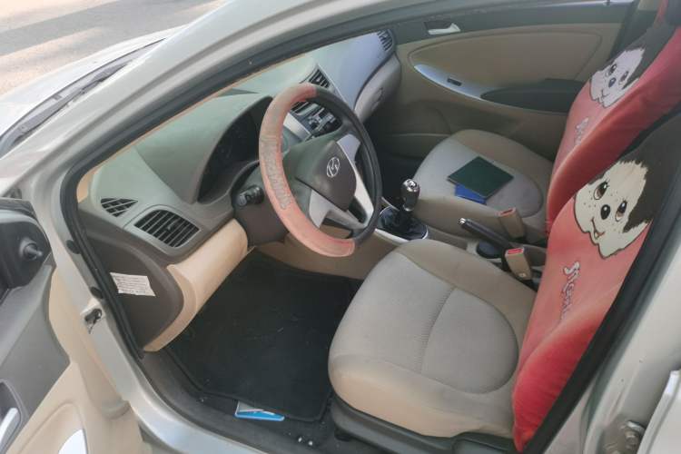 Used Hyundai Verna (older generation) 2010 Sedan 1.4L Manual Standard GL Model Driver Seat