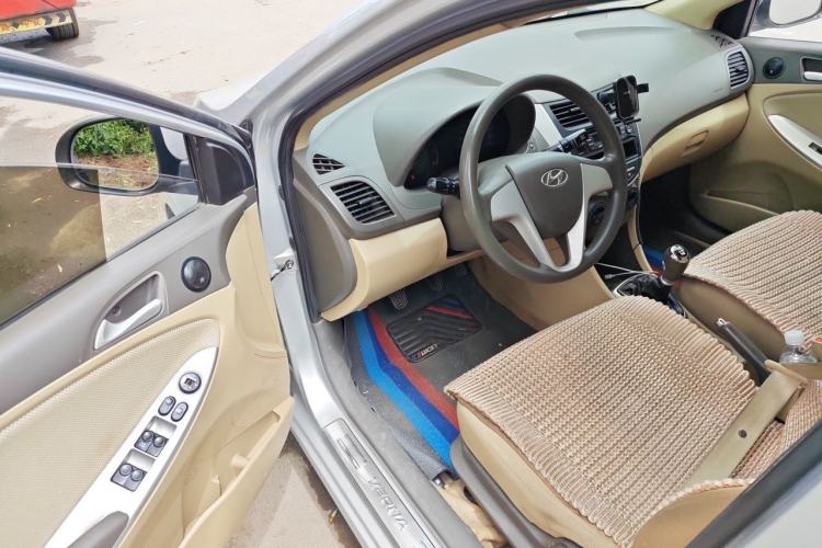Used Hyundai Verna (older generation) 2010 Sedan 1.4L Manual Comfort GS Driver Seat