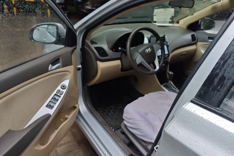 Used Hyundai Verna (older generation) 2010 Sedan 1.4L Automatic Fashionable GT Model Driver Seat