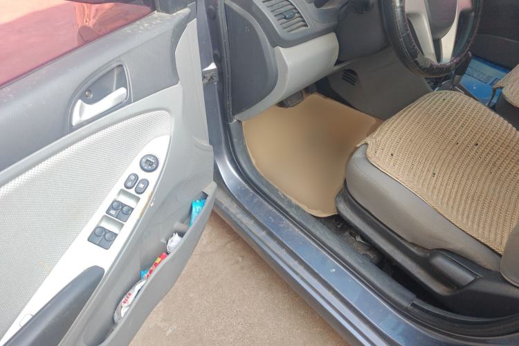 Used Hyundai Verna (older generation) 2010 Sedan 1.4L Automatic Comfort Model GS Driver Seat