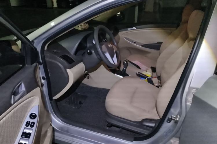 Used Hyundai Verna (older generation) 2010 Sedan 1.4L Manual Standard GL Model Driver Seat