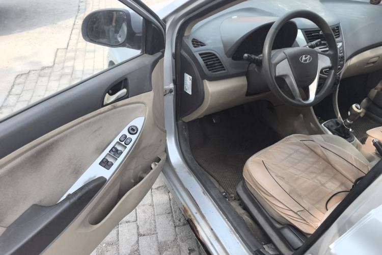 Used Hyundai Verna (older generation) 2010 Sedan 1.4L Manual Comfort GS Driver Seat