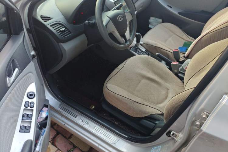 Used Hyundai Verna (older generation) 2010 Sedan 1.4L Automatic Comfort Model GS Driver Seat