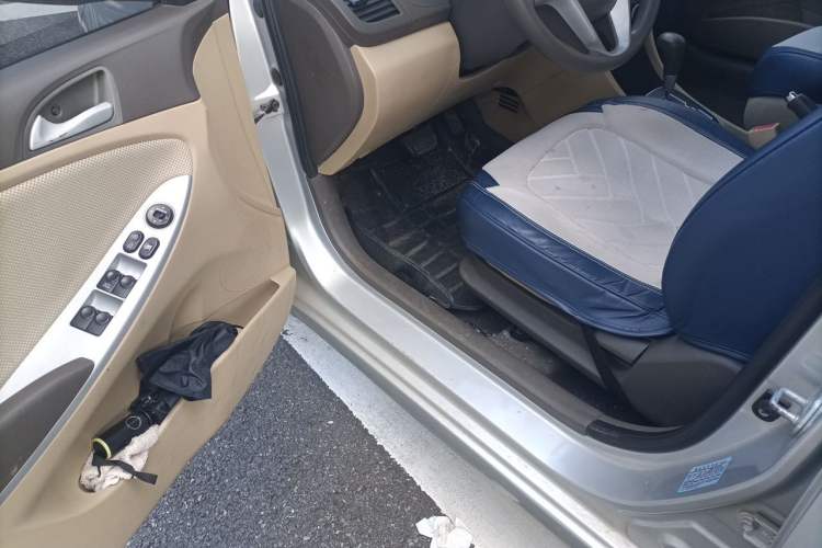 Used Hyundai Verna (older generation) 2010 Sedan 1.4L Automatic Fashionable GT Model Driver Seat