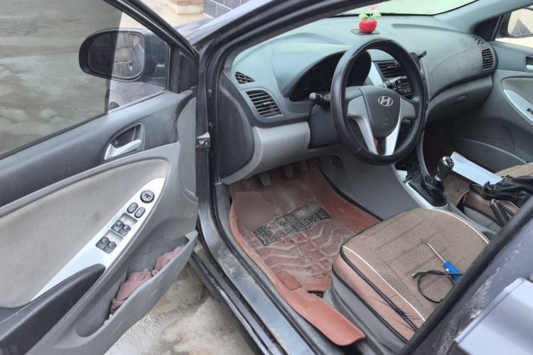 Used Hyundai Verna (older generation) 2010 Sedan 1.4L Manual Comfort GS Driver Seat