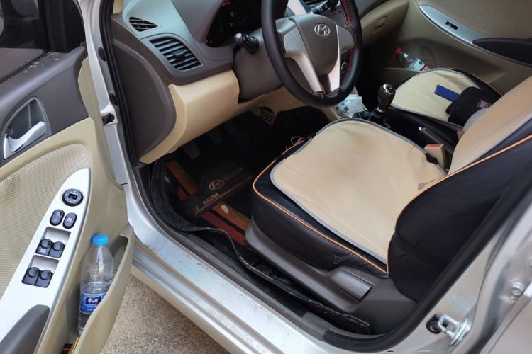 Used Hyundai Verna (older generation) 2010 Sedan 1.4L Manual Comfort GS Driver Seat