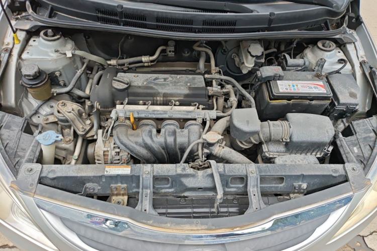 Used Hyundai Verna (older generation) 2010 Sedan 1.4L Manual Comfort GS Engine Bay