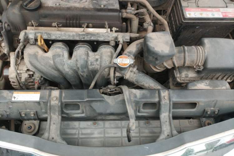 Used Hyundai Verna (older generation) 2010 Sedan 1.4L Manual Comfort GS Engine Bay