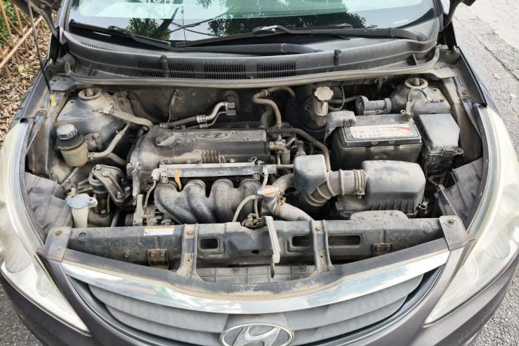 Used Hyundai Verna (older generation) 2010 Sedan 1.4L Manual Comfort GS Engine Bay