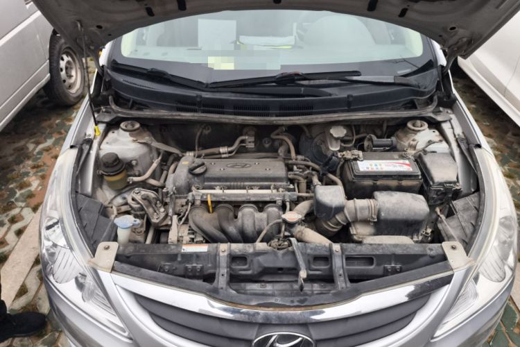 Used Hyundai Verna (older generation) 2010 Sedan 1.4L Manual Comfort GS Engine Bay