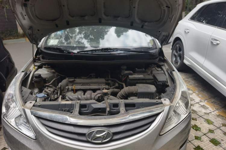 Used Hyundai Verna (older generation) 2010 Sedan 1.4L Manual Standard GL Model Engine Bay