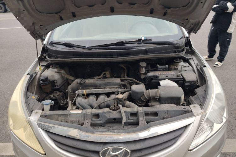 Used Hyundai Verna (older generation) 2010 Sedan 1.4L Manual Standard GL Model Engine Bay