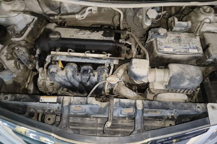 Used Hyundai Verna (older generation) 2010 Sedan 1.4L Manual Comfort GS Engine Bay