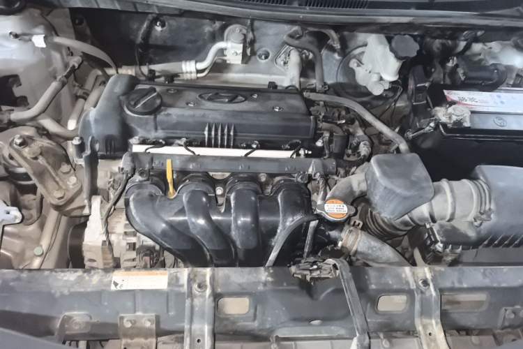Used Hyundai Verna (older generation) 2010 Sedan 1.4L Manual Comfort GS Engine Bay