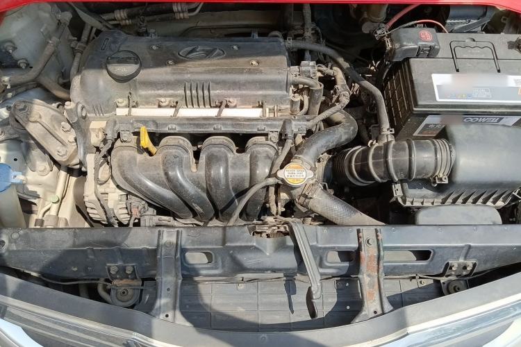 Used Hyundai Verna (older generation) 2010 Sedan 1.4L Manual Standard GL Model Engine Bay