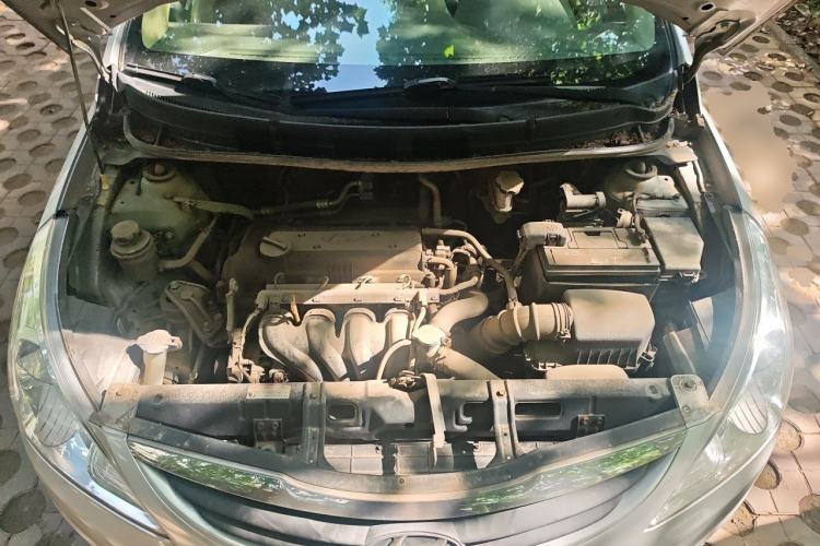 Used Hyundai Verna (older generation) 2010 Sedan 1.4L Manual Standard GL Model Engine Bay