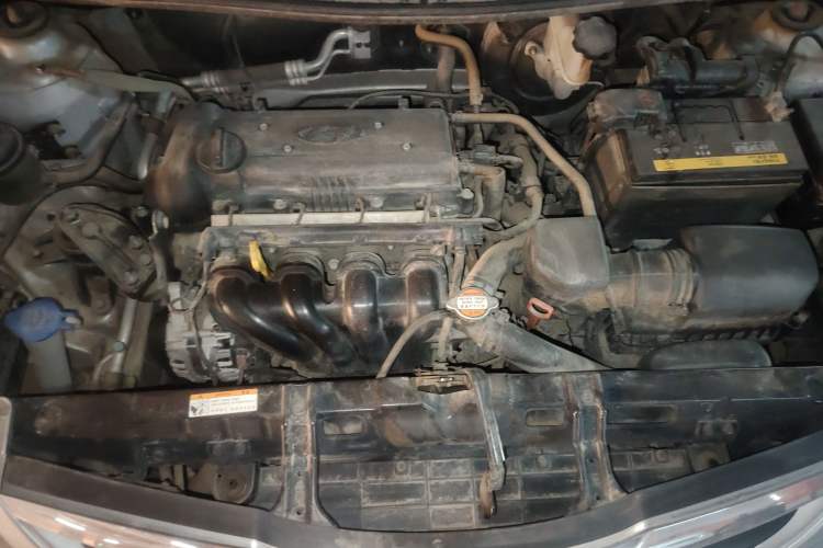 Used Hyundai Verna (older generation) 2010 Sedan 1.4L Automatic Comfort Model GS Engine Bay