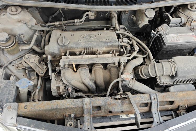 Used Hyundai Verna (older generation) 2010 Sedan 1.4L Manual BLUE Model Engine Bay