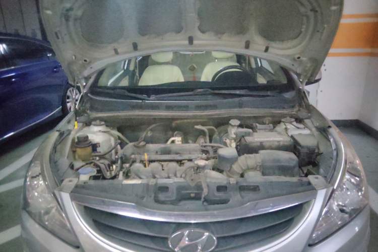 Used Hyundai Verna (older generation) 2010 Sedan 1.4L Manual Comfort GS Engine Bay