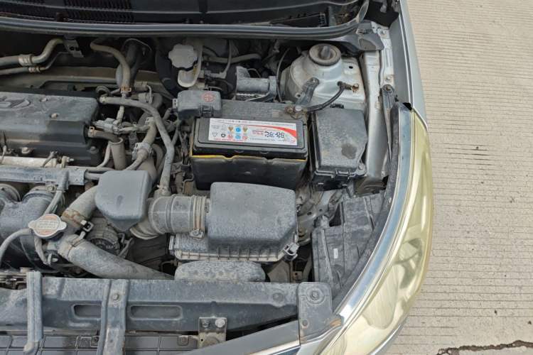 Used Hyundai Verna (older generation) 2010 Sedan 1.4L Manual Comfort GS Engine Bay Left