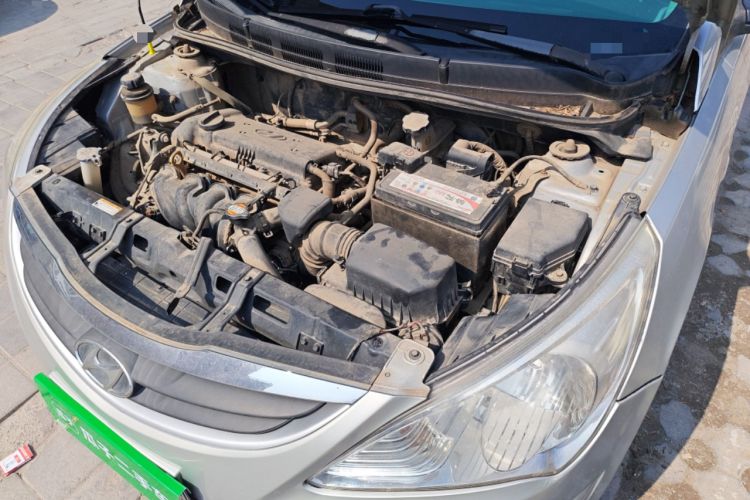 Used Hyundai Verna (older generation) 2010 Sedan 1.4L Manual Comfort GS Engine Bay Left