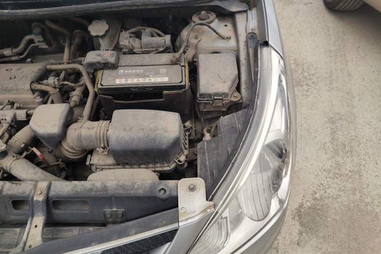 Used Hyundai Verna (older generation) 2010 Sedan 1.4L Automatic Comfort Model GS Engine Bay Left
