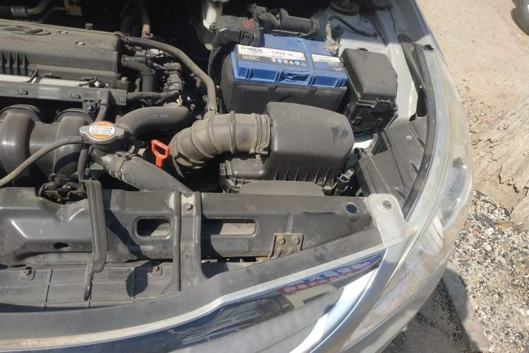 Used Hyundai Verna (older generation) 2010 Sedan 1.4L Automatic Comfort Model GS Engine Bay Left
