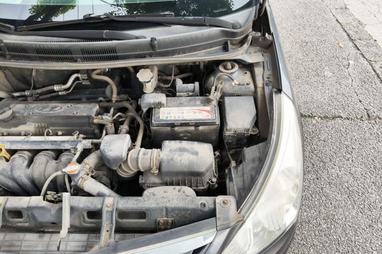 Used Hyundai Verna (older generation) 2010 Sedan 1.4L Manual Comfort GS Engine Bay Left
