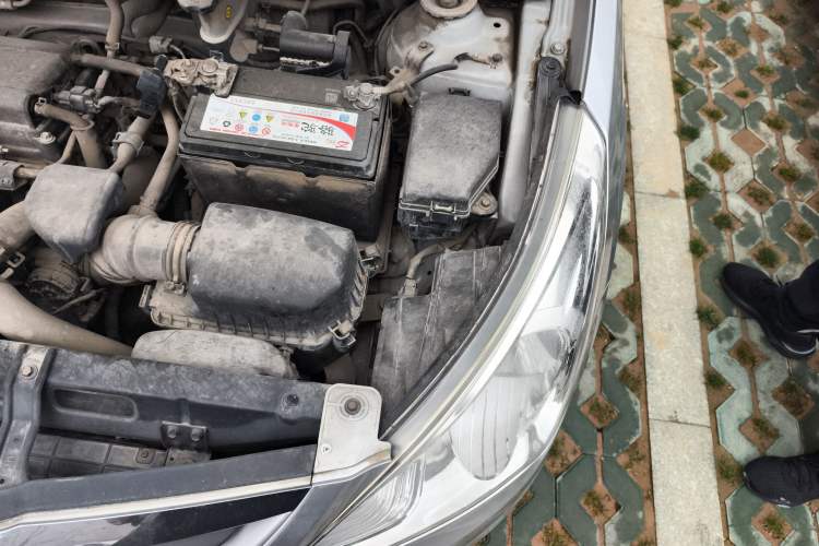Used Hyundai Verna (older generation) 2010 Sedan 1.4L Manual Comfort GS Engine Bay Left