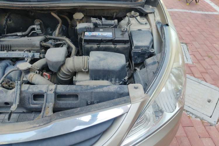 Used Hyundai Verna (older generation) 2010 Sedan 1.4L Automatic Fashionable GT Model Engine Bay Left