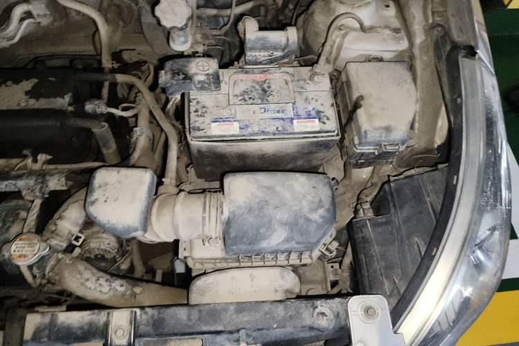 Used Hyundai Verna (older generation) 2010 Sedan 1.4L Manual Comfort GS Engine Bay Left