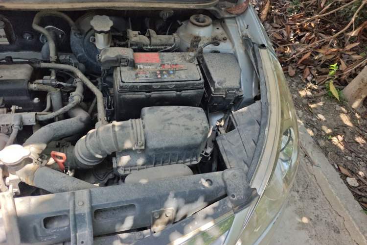 Used Hyundai Verna (older generation) 2010 Sedan 1.4L Automatic Comfort Model GS Engine Bay Left