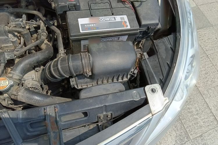 Used Hyundai Verna (older generation) 2010 Sedan 1.4L Manual Standard GL Model Engine Bay Left