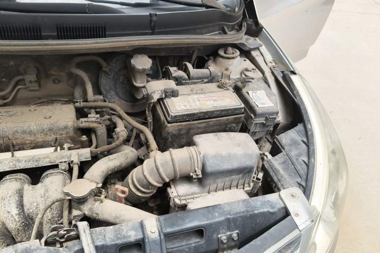 Used Hyundai Verna (older generation) 2010 Sedan 1.4L Automatic Comfort Model GS Engine Bay Left