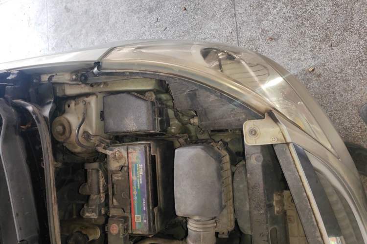 Used Hyundai Verna (older generation) 2010 Sedan 1.4L Automatic Comfort Model GS Engine Bay Left