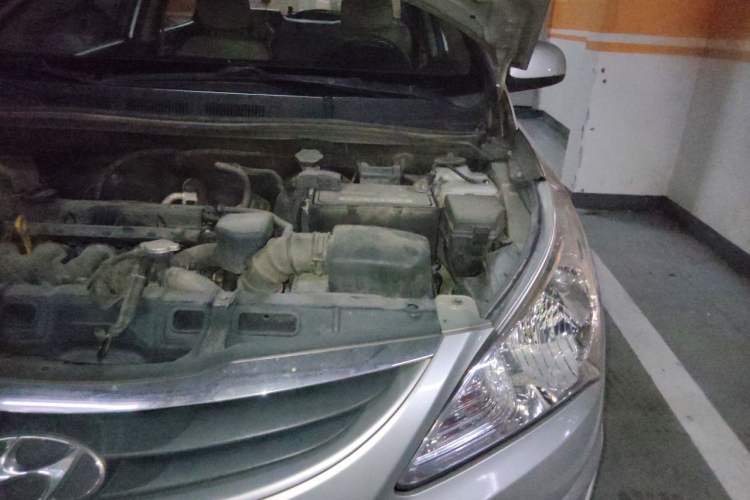 Used Hyundai Verna (older generation) 2010 Sedan 1.4L Manual Comfort GS Engine Bay Left